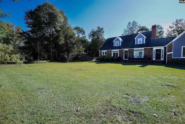 view of front facade featuring a front lawn