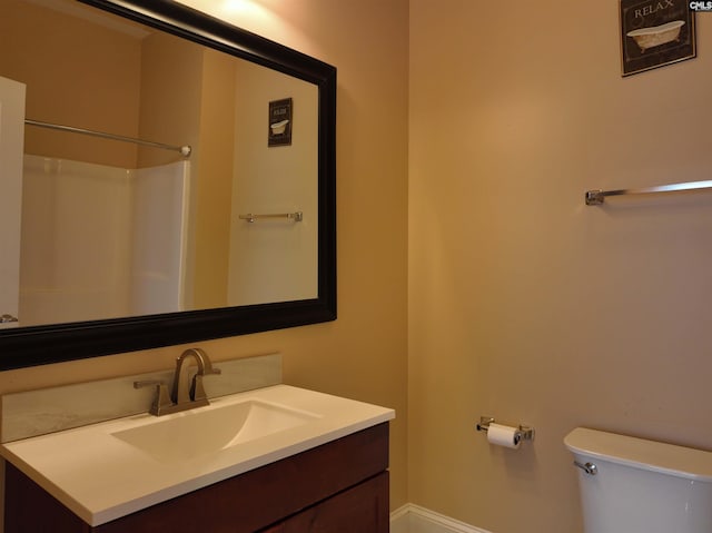 bathroom with a shower, vanity, and toilet