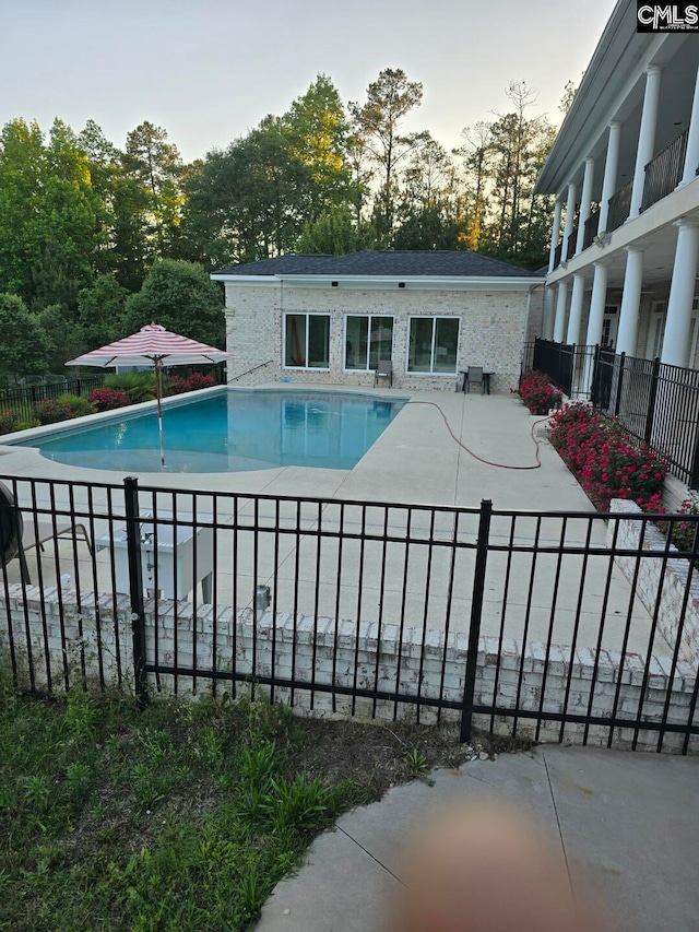 view of swimming pool featuring a patio