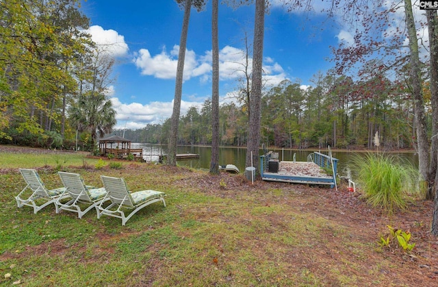 view of yard featuring a water view