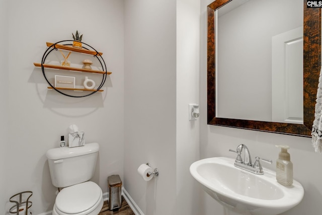 bathroom featuring toilet and sink