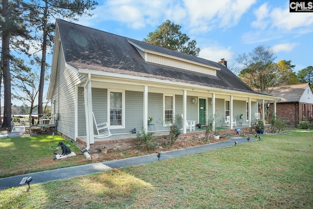 view of front of property featuring a front lawn and a porch