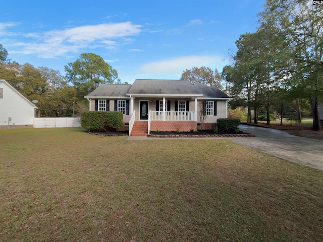 view of front of property with covered porch and a front lawn