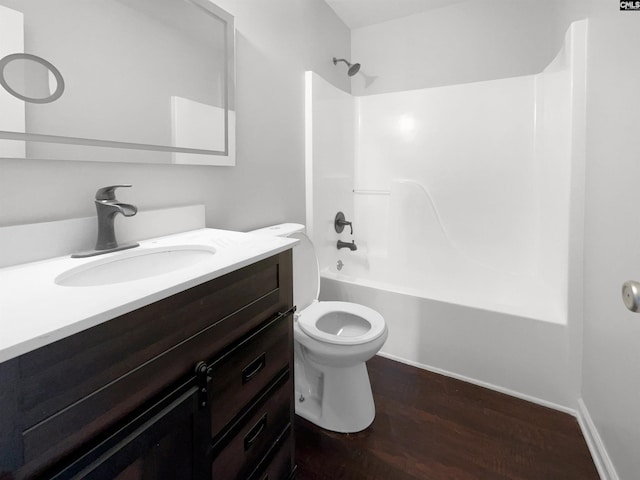 full bathroom featuring hardwood / wood-style flooring, vanity, toilet, and shower / bathing tub combination