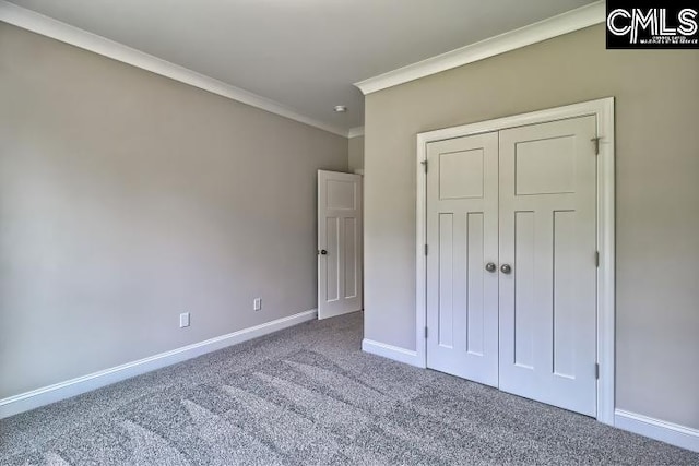 unfurnished bedroom featuring carpet floors and crown molding