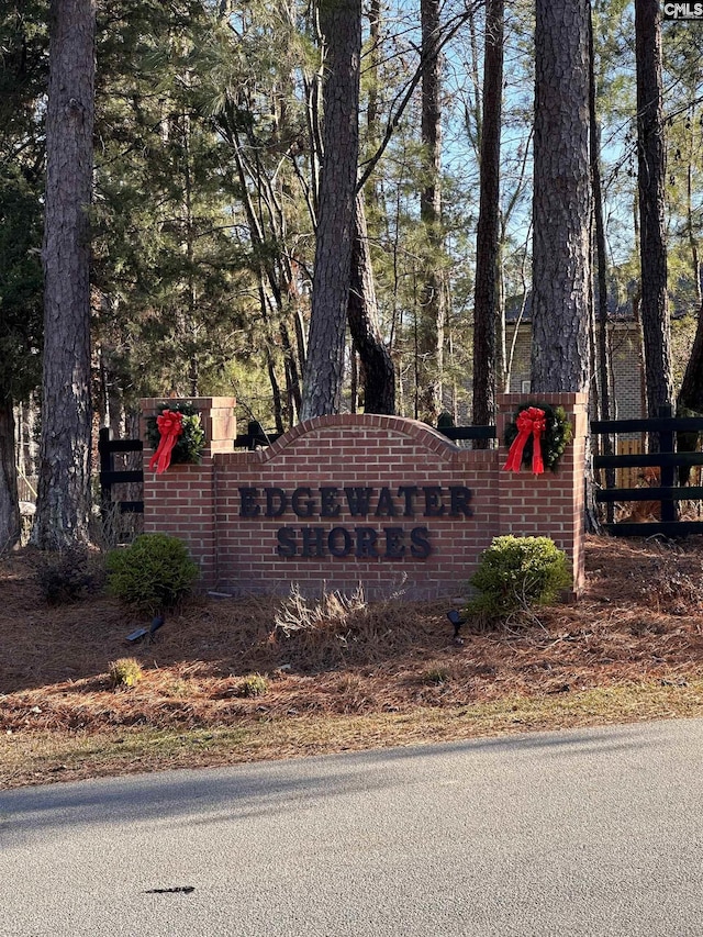 view of community / neighborhood sign