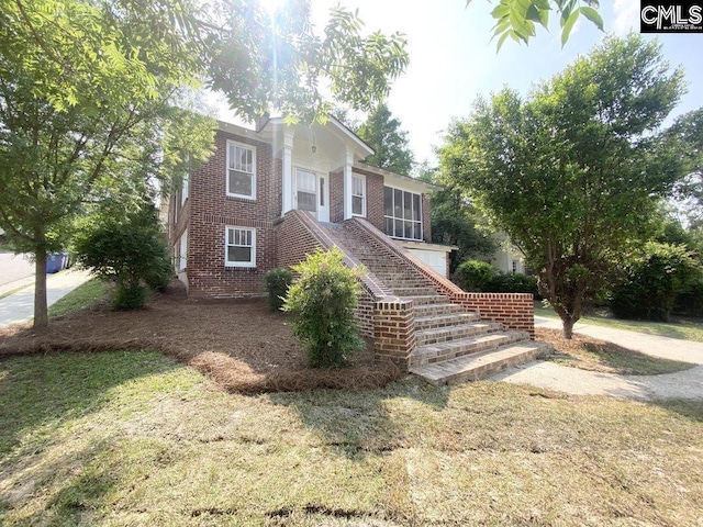 view of front of home with a front yard