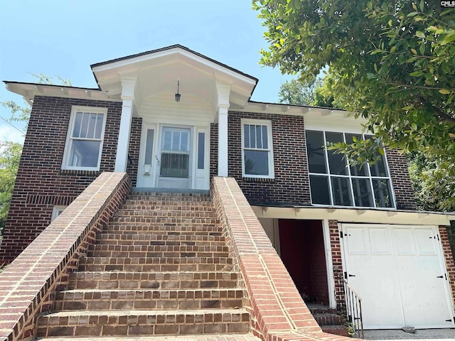 view of front facade with a garage