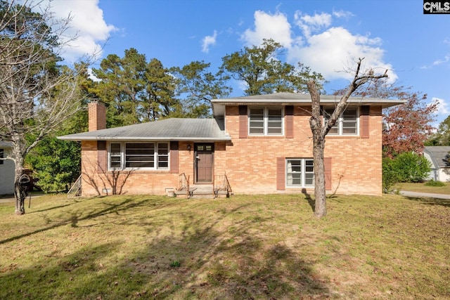 split level home featuring a front lawn