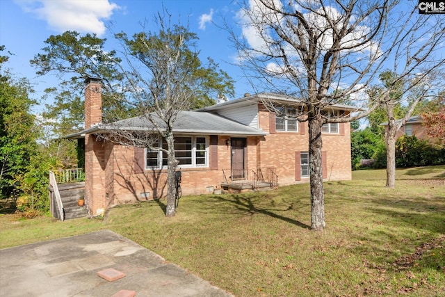 view of front of home with a front lawn