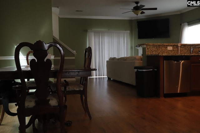 dining room with ceiling fan, dark hardwood / wood-style floors, and crown molding