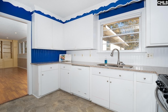 kitchen with ornamental molding, white cabinetry, sink, light hardwood / wood-style floors, and white appliances