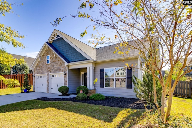 view of front of home featuring a front lawn and a garage