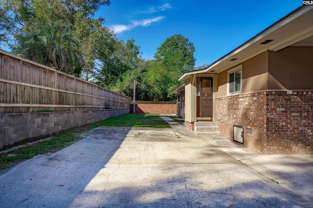 view of yard with a patio area