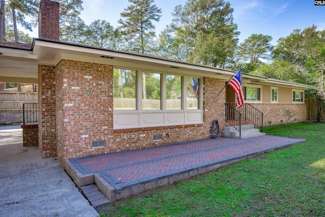 view of front facade featuring a front yard and a patio