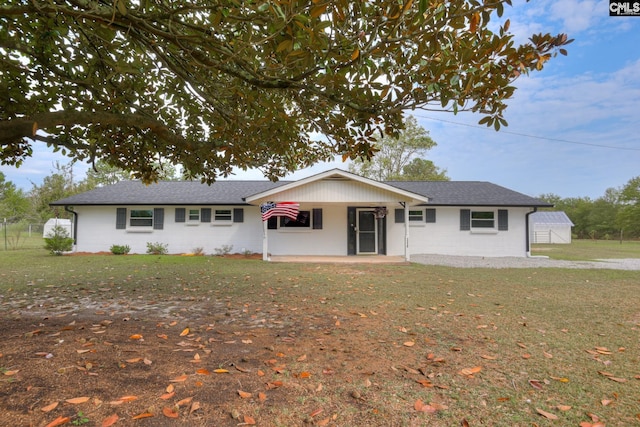 ranch-style house featuring a front lawn and a porch