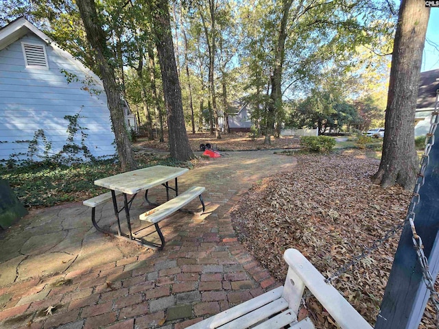 view of yard featuring a patio