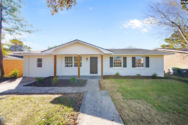 ranch-style house with covered porch and a front yard