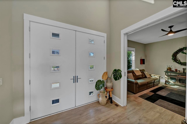 foyer entrance featuring light wood-type flooring and ceiling fan