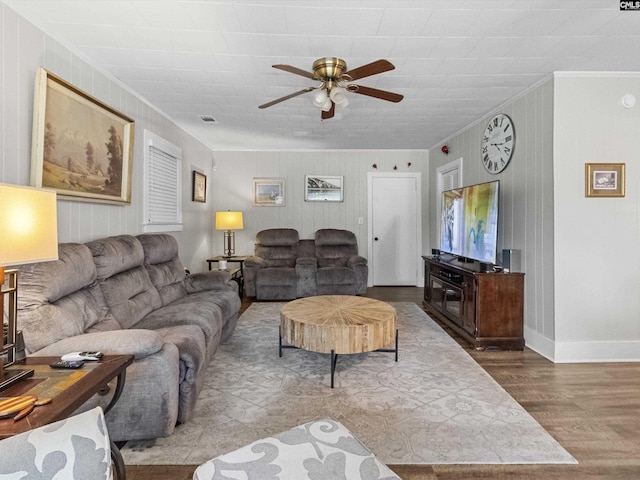 living room with light wood-type flooring, ceiling fan, and ornamental molding