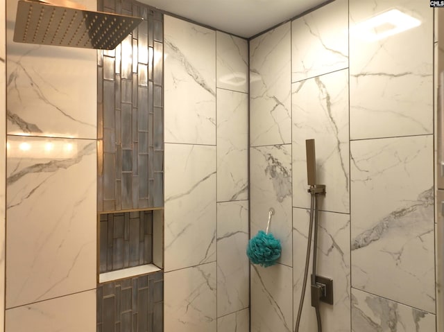 bathroom featuring a tile shower