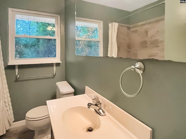 4650 Crystal Dr, Columbia, SC 29206 - full bath featuring toilet, a shower with shower curtain, vanity, and baseboards