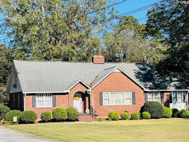 view of front facade featuring a front yard