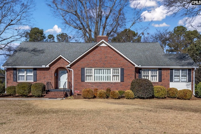 view of front of home with a front lawn