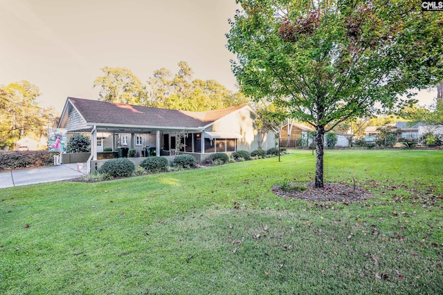 view of front of house featuring a lawn and a garage