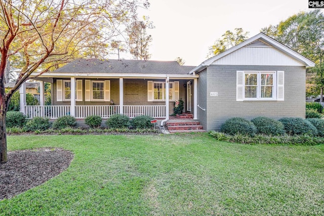 ranch-style house featuring a front lawn