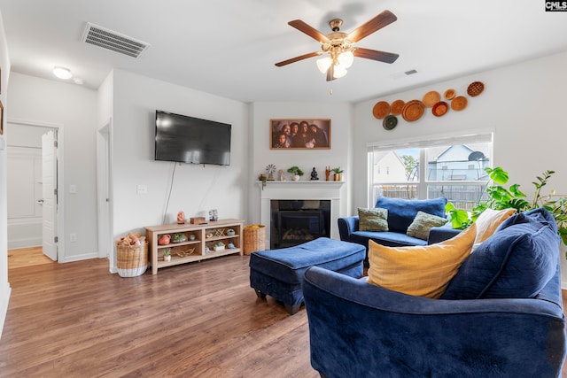 living room featuring hardwood / wood-style flooring and ceiling fan