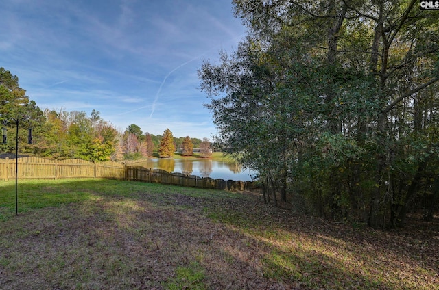 view of yard featuring a water view