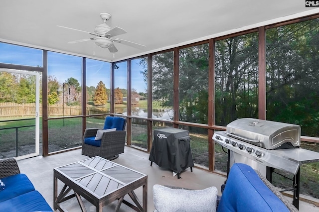 sunroom featuring ceiling fan