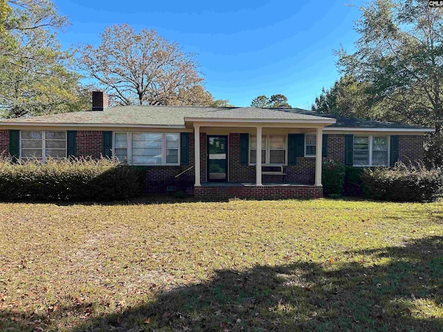 ranch-style house featuring a front lawn and a porch