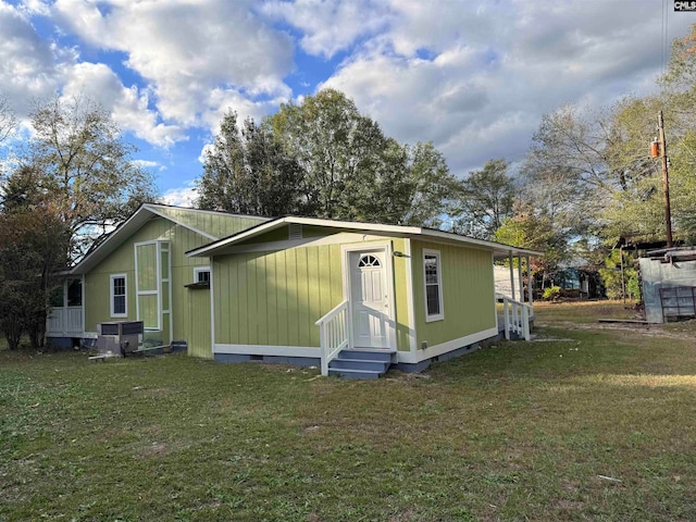 exterior space featuring a lawn