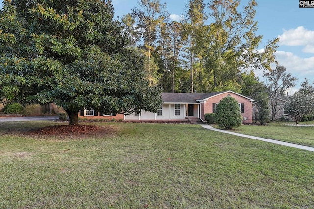 view of front of house featuring a front yard