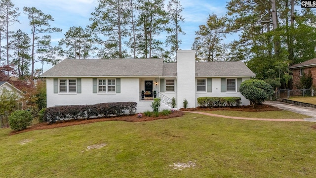 ranch-style home featuring a front yard