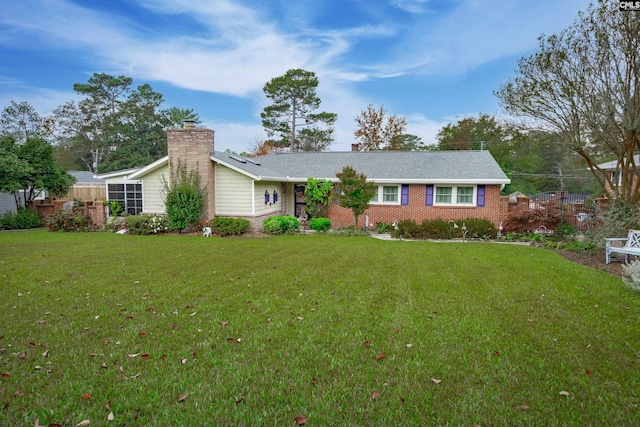 single story home featuring a front lawn