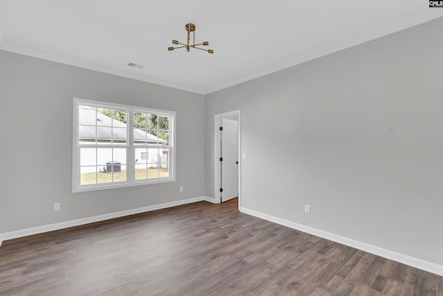 unfurnished room featuring crown molding, a chandelier, and dark hardwood / wood-style floors