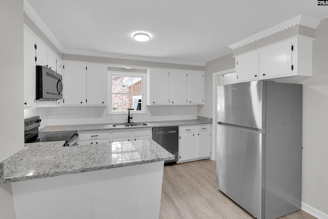 kitchen featuring kitchen peninsula, sink, white cabinets, and stainless steel appliances