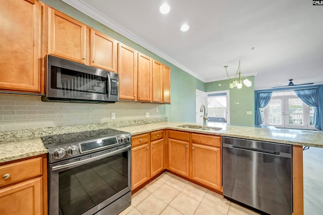 kitchen with sink, kitchen peninsula, crown molding, ceiling fan with notable chandelier, and appliances with stainless steel finishes