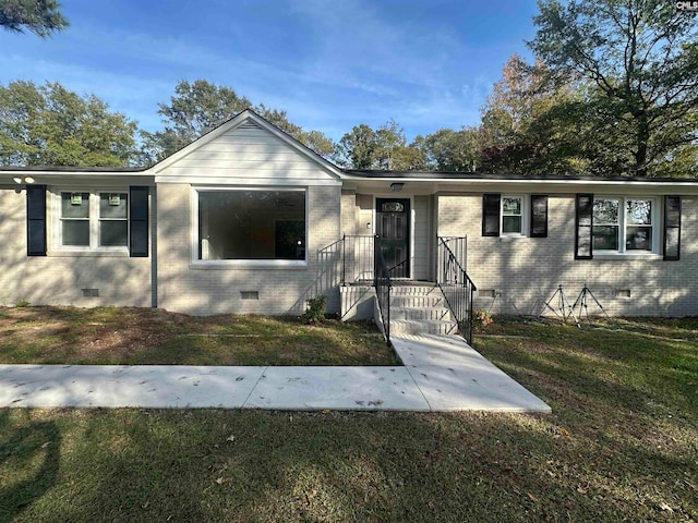 view of front of home with a front lawn