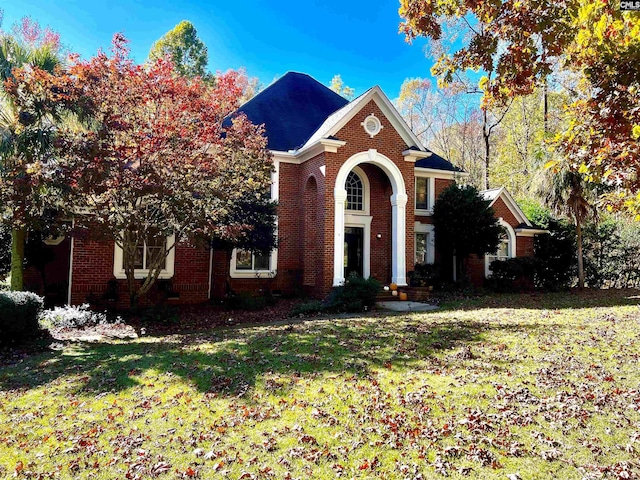 view of front of house with a front lawn