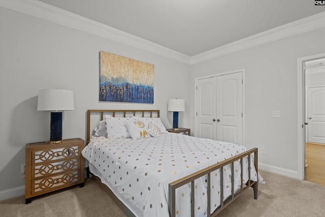 bedroom featuring carpet, crown molding, and a closet