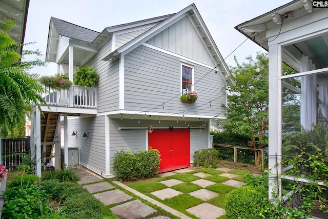 exterior space featuring a balcony