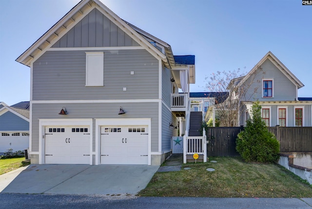 view of front of home featuring a garage and a front yard