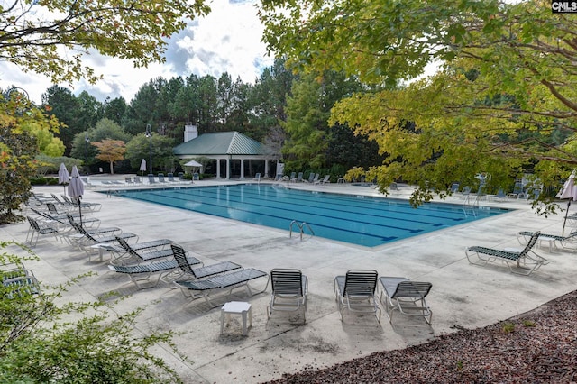 view of swimming pool featuring a patio