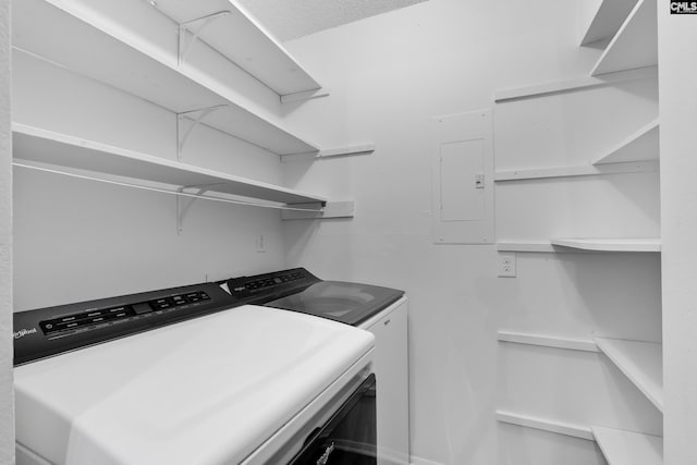 laundry room featuring electric panel and independent washer and dryer