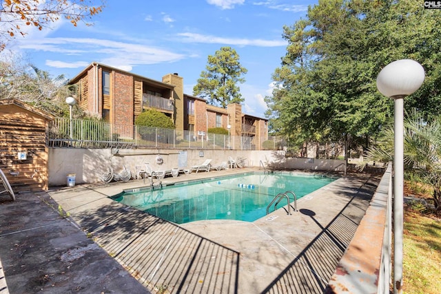 view of swimming pool