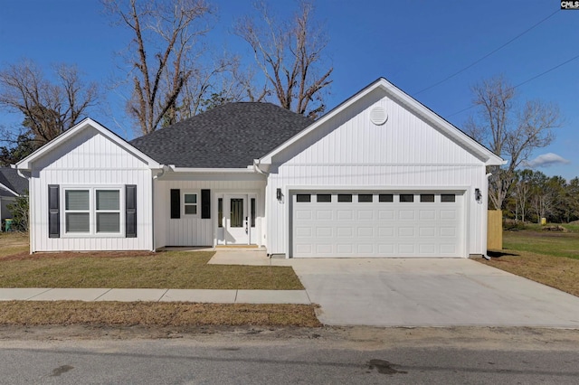 view of front of home featuring a garage and a front yard